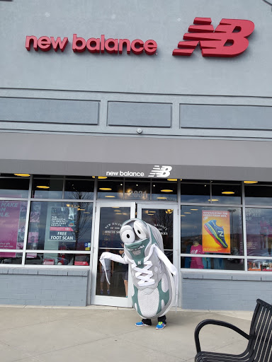 New Balance, 2031 Shoppes Blvd, Moosic, PA 18507, USA, 