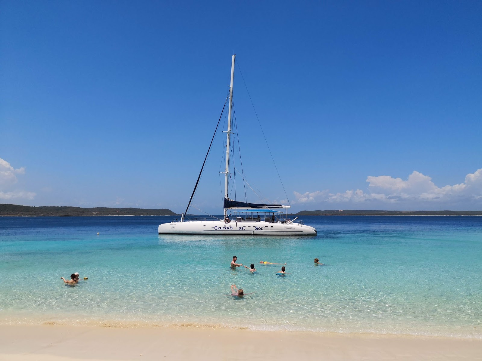 Foto van Cayo Saetia beach gelegen in een natuurlijk gebied