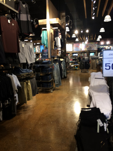 Clothing Store «Tillys», reviews and photos, 343 N Alafaya Trail, Orlando, FL 32828, USA