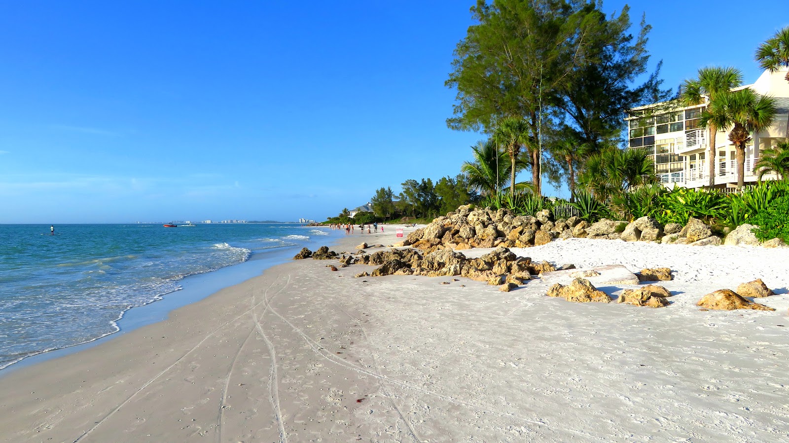 Φωτογραφία του Sarasota beach με άσπρη άμμος επιφάνεια