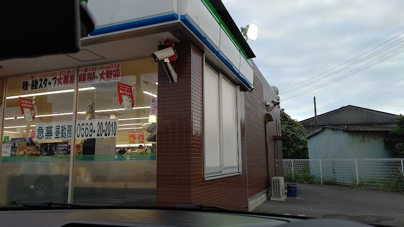 ファミリーマート 半田亀崎店