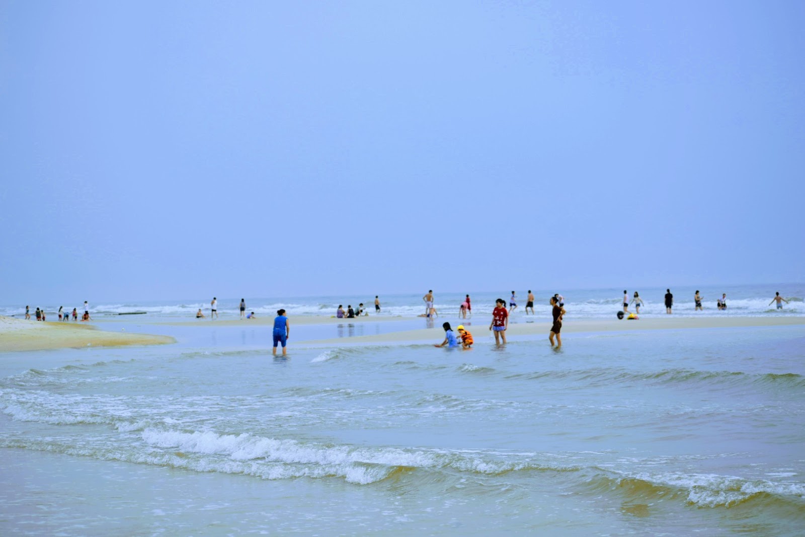 Φωτογραφία του Le Thuy Beach με επίπεδο καθαριότητας πολύ καθαρό