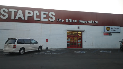 Staples, 1701 S Figueroa St, Los Angeles, CA 90015, USA, 