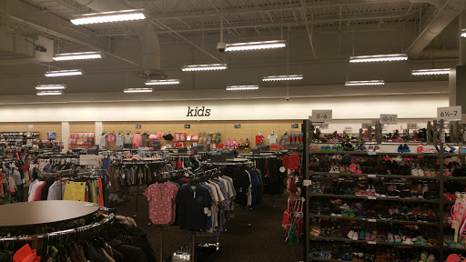 Department Store «Nordstrom Rack West Farm Shopping Center», reviews and photos, 1600 SE Rd, Farmington, CT 06032, USA