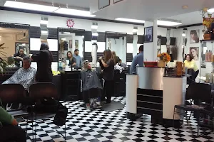 Diliana's Hair Salon image