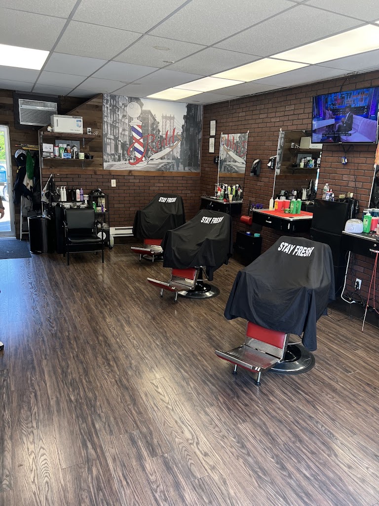 Redd’s Barbershop 07420