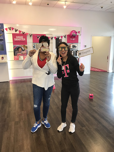 Cell Phone Store «T-Mobile Arlington», reviews and photos, 6401 S Cooper St Suite 145a, Arlington, TX 76001, USA