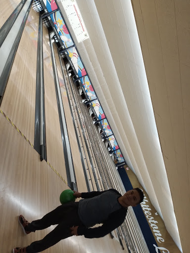 Bowling Alley «Whitestone Lanes», reviews and photos, 30-05 Whitestone Expy, Flushing, NY 11354, USA