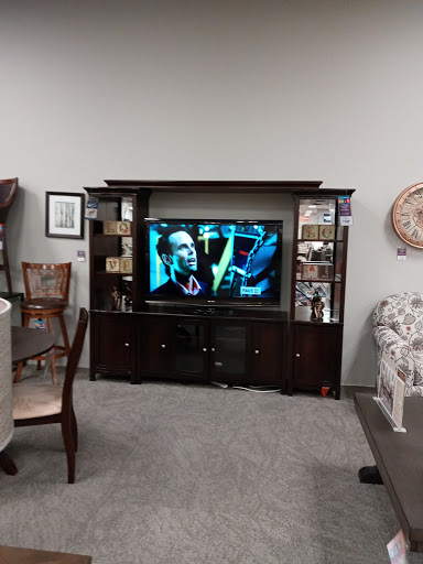 Furniture Store «Raymour & Flanigan Furniture and Mattress Store», reviews and photos, 610 Exterior Street, Bronx, NY 10451, USA