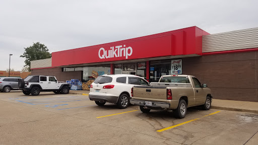 Gas Station «QuikTrip», reviews and photos, 290 E 4th St, Eureka, MO 63025, USA