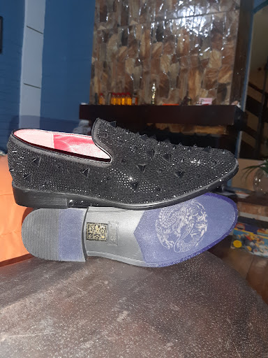 Shoe Store «Famous Footwear Outlet», reviews and photos, 651 Kapkowski Rd, Elizabeth, NJ 07201, USA