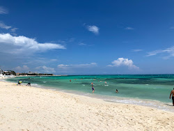 Foto di Spiaggia del Paradiso con costa lunga e dritta
