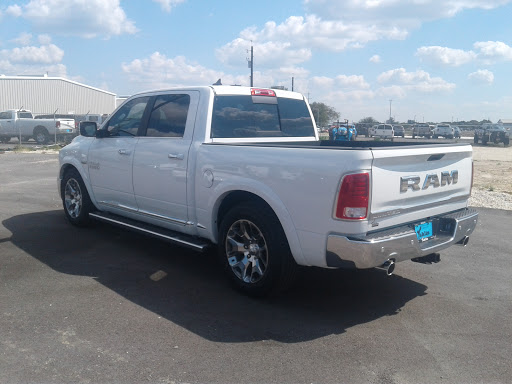 Car Dealer «Yaklin Chrysler Dodge Jeep RAM», reviews and photos, 1550 W Kingsbury St, Seguin, TX 78155, USA