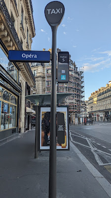 Station de taxi à Paris
