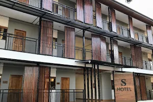 S HOTEL image