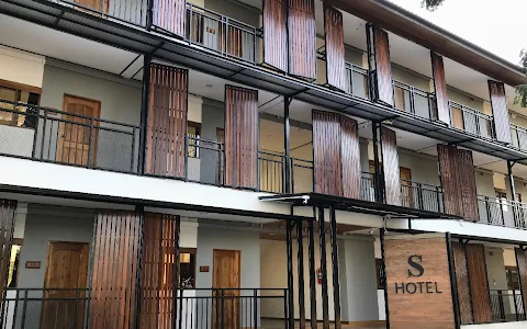 S HOTEL image