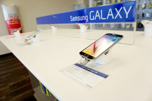 Cell Phone Store «Verizon Authorized Retailer - A Wireless», reviews and photos, 22618 WA-99 #104, Edmonds, WA 98026, USA