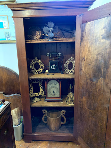 Antique Furniture Store «Every Now & Then Antique Furniture Mall», reviews and photos, 430 W Benson St, Cincinnati, OH 45215, USA