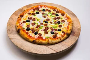 LAYL Pizza image