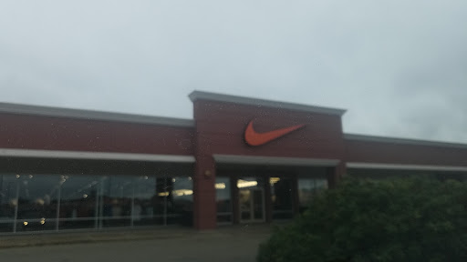 Clothing Store «Nike Factory Store», reviews and photos, 11211 120th Ave #80, Pleasant Prairie, WI 53158, USA