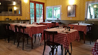 Atmosphère du Restaurant La Cascade à La Frasnée Jura à La Frasnée - n°1