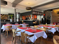 Atmosphère du Restaurant Le Café de Paris à Honfleur - n°1