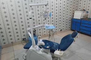 Smile Dental & Orthodontic Clinic (Dr. Permanand) image