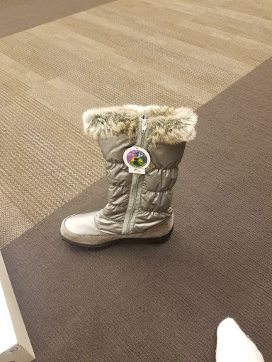 Shoe Store «DSW Designer Shoe Warehouse», reviews and photos, 2316 Monument Blvd, Pleasant Hill, CA 94523, USA