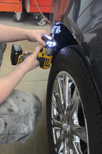 Auto Body Shop «Waln Repair & Collision Center», reviews and photos, 21 Williams Blvd, Fairfax, IA 52228, USA