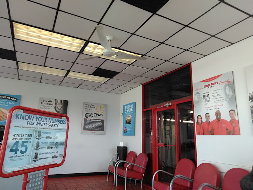 Tire Shop «Discount Tire Store - Wheat Ridge, CO», reviews and photos, 4580 Wadsworth Blvd, Wheat Ridge, CO 80033, USA