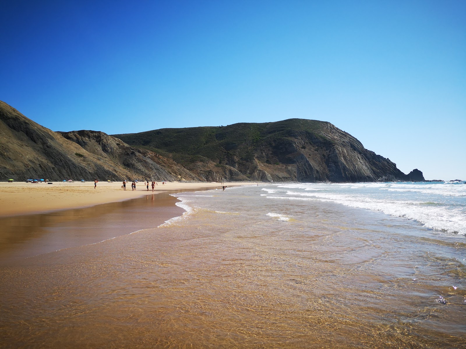 Foto di Praia do Castelejo - luogo popolare tra gli intenditori del relax