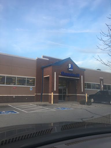 Clothing Store «Goodwill», reviews and photos, 9419-9421 Shelbyville Rd, Louisville, KY 40223, USA