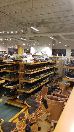 Clothing Store «L.L. Bean Outlet», reviews and photos, 31 Gusabel Ave, Nashua, NH 03063, USA