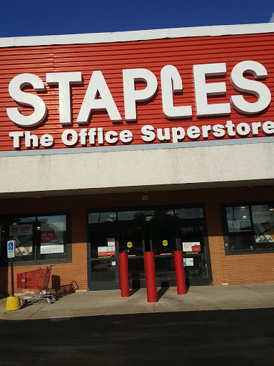 Office Supply Store «Staples», reviews and photos, 2150 W 117th St, Cleveland, OH 44111, USA