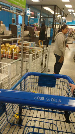 Clothing Store «Ross Dress for Less», reviews and photos, 1316 Butterfield Rd, Downers Grove, IL 60515, USA