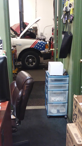 Brake Shop «Leesburg Auto Service», reviews and photos, 306 Industrial Ct SE # A, Leesburg, VA 20175, USA