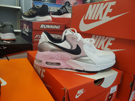 Shoe Store «Shoe Carnival», reviews and photos, 3867 Mexico Rd, St Charles, MO 63303, USA