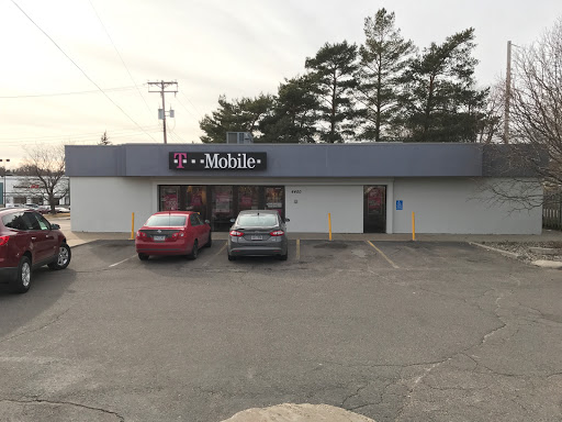 T-Mobile, 4400 Central Ave NE, Columbia Heights, MN 55421, USA, 