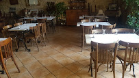 Atmosphère du Au Petit Café L'independant Le Journal D'ici. Bar restaurant à Narbonne - n°7