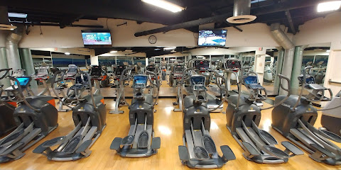 Crunch Fitness - Northridge - 10155 Reseda Blvd, Northridge, CA 91324