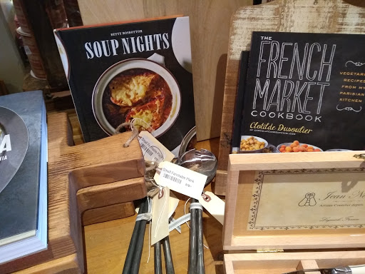 Shopping Mall «Tannery Shopping Center», reviews and photos, 50 Water St, Newburyport, MA 01950, USA