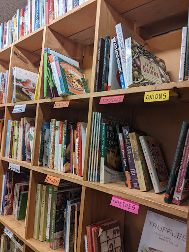 Book Store «Chamblin Bookmine», reviews and photos, 4551 Roosevelt Blvd, Jacksonville, FL 32210, USA
