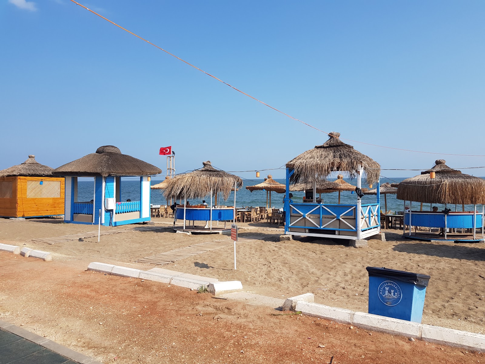 Mezitli beach II'in fotoğrafı düz ve uzun ile birlikte