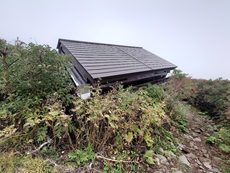 七ツ釜避難小屋