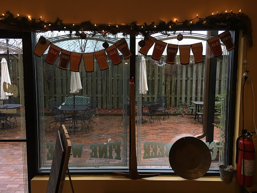 Beer Store «Gold City Growlers», reviews and photos, 10 S Chestatee St, Dahlonega, GA 30533, USA