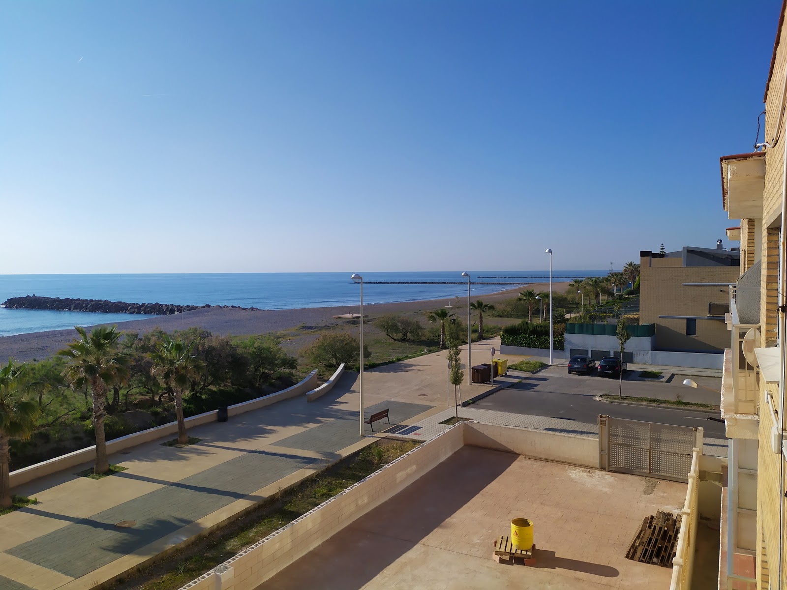 Puig Plajı'in fotoğrafı mavi sular yüzey ile