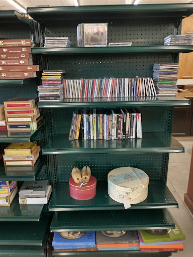 Thrift Store «Knoxville Habitat For Humanity ReStore», reviews and photos, 1511 Downtown W Blvd, Knoxville, TN 37919, USA