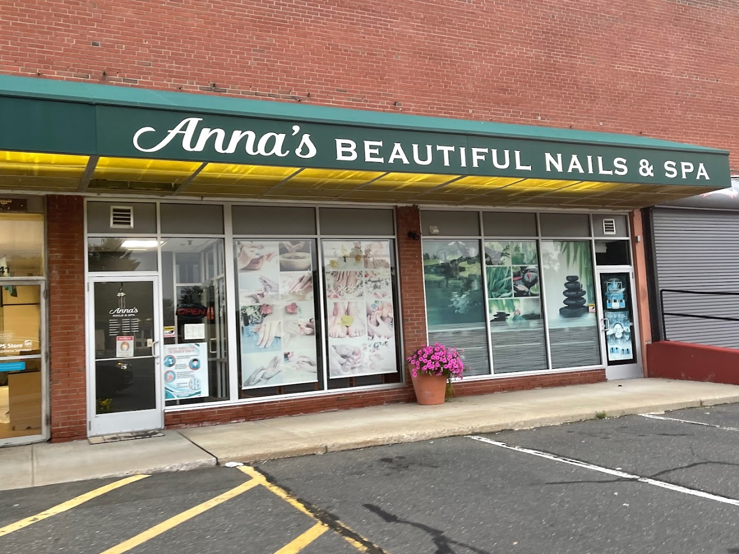 Anna's Beautiful Nails & Spa