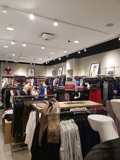 Outlet Store «Express Factory Outlet», reviews and photos, 4951 International Dr, Orlando, FL 32819, USA