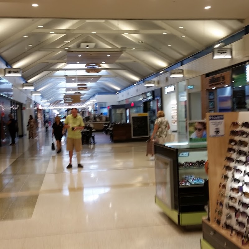 Bateau Bay Square